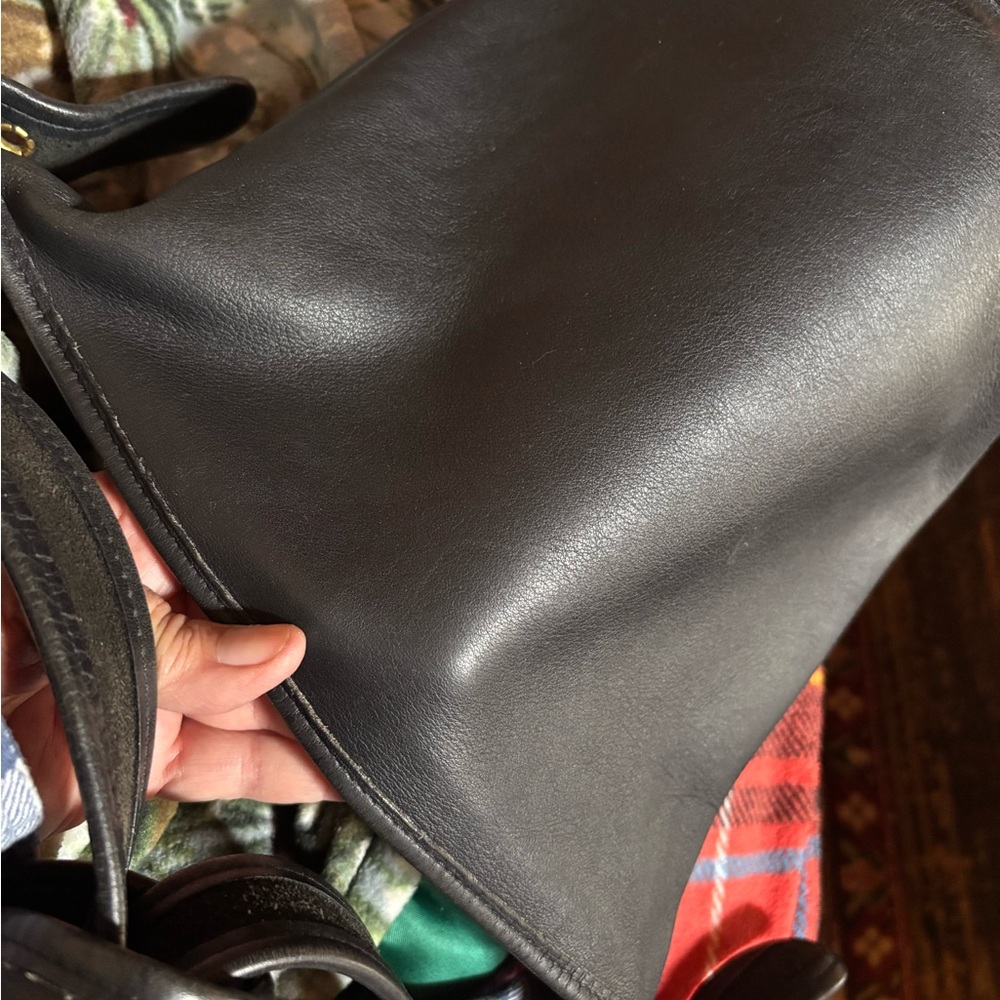Coach Black Leather Shoulder Bag with Brass Details smoking home - Picture 11 of 12
